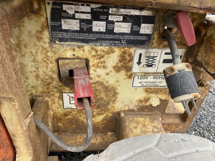 2007-jlg-1930es-image-12