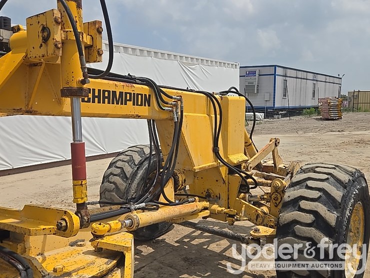 2000-champion-c80a-image-25