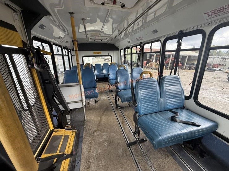 2010-ford-e450-image-38