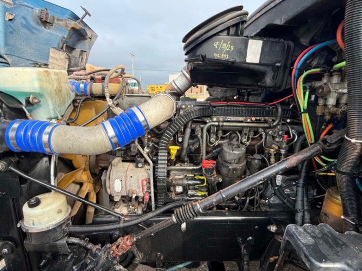 2014-peterbilt-579-image-9