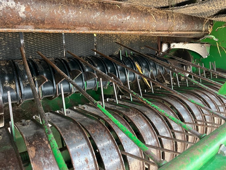 2010-john-deere-468-image-8