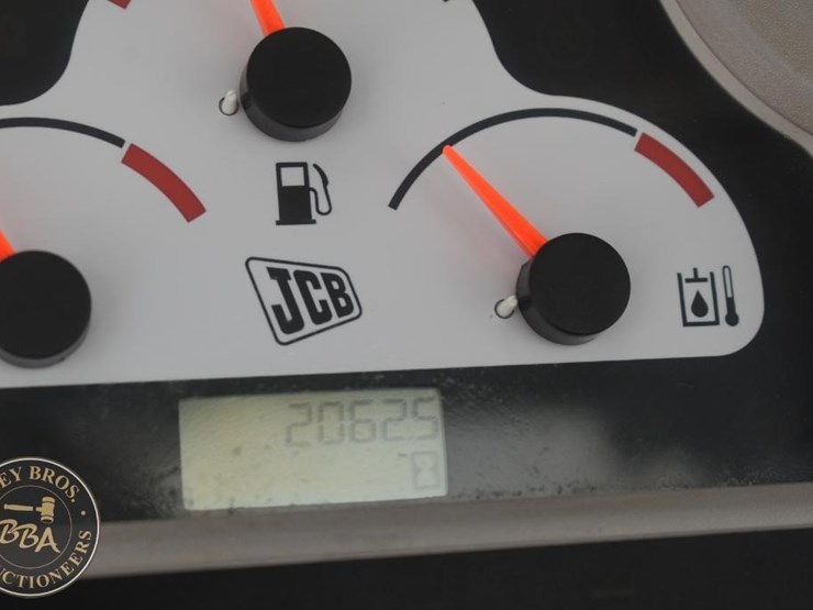 2020-jcb-3ts-8t-image-30