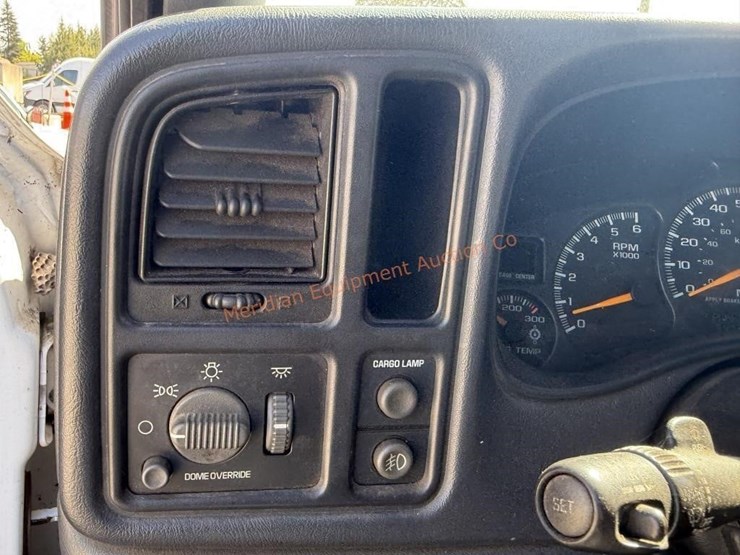 2001-chevrolet-silverado-2500-image-28