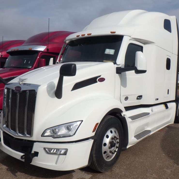 2023 PETERBILT 579