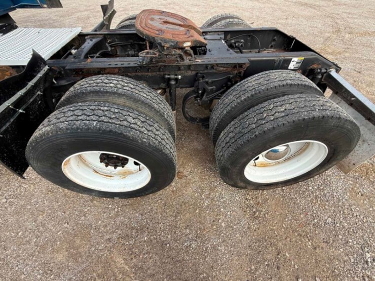 2014-peterbilt-579-image-14