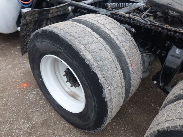 2017-freightliner-cascadia-125-image-13