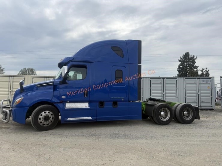 2020-freightliner-cascadia-113-image-4