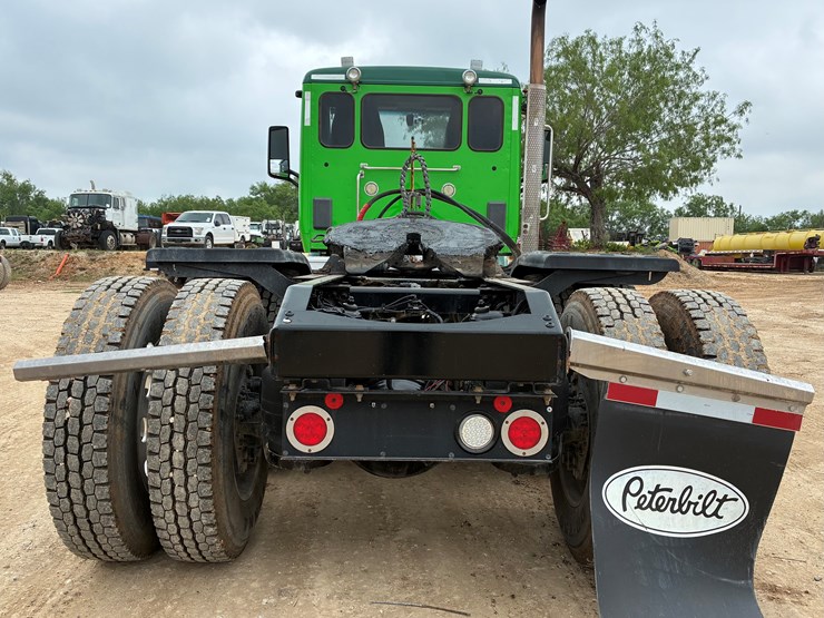 2019-peterbilt-567-image-5
