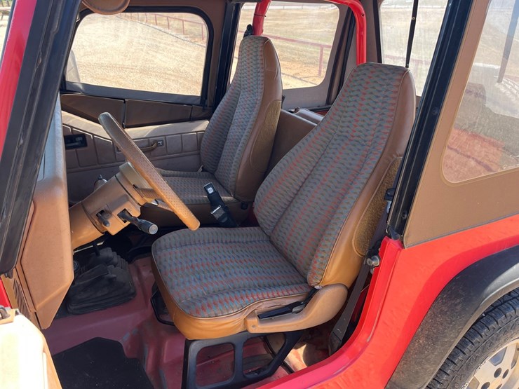1995-jeep-wrangler-image-9