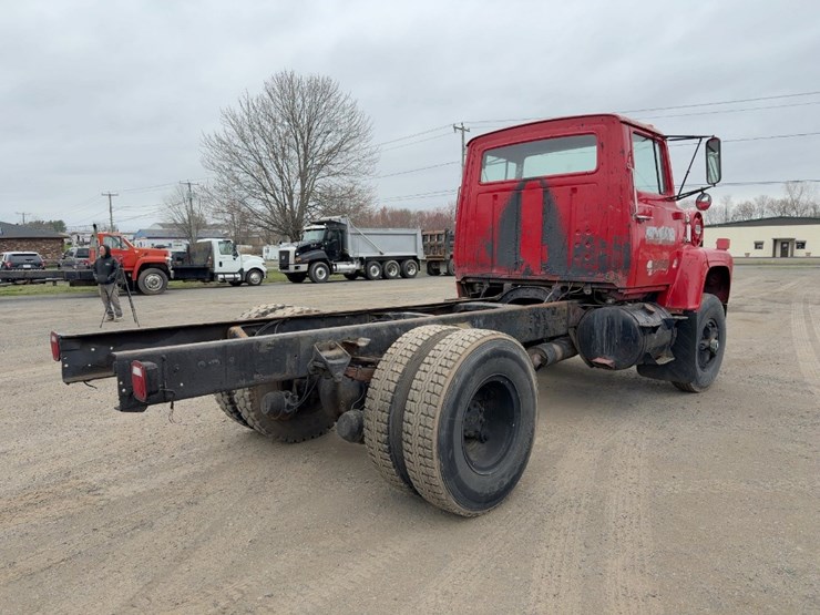 1970-ford-8000-image-5
