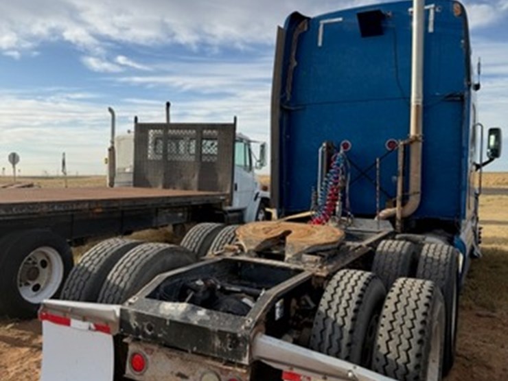 2007-peterbilt-387-image-3