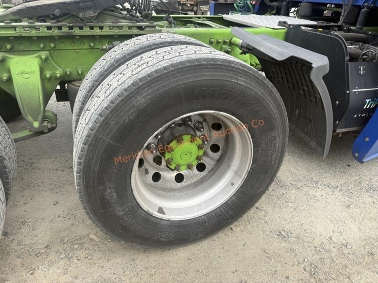 2020-freightliner-cascadia-113-image-26