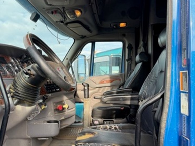 2007-peterbilt-387-image-5