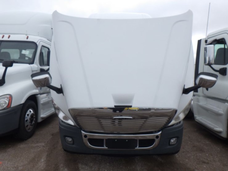 2017-freightliner-cascadia-125-image-26