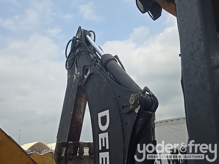 2010-deere-310sj-image-37