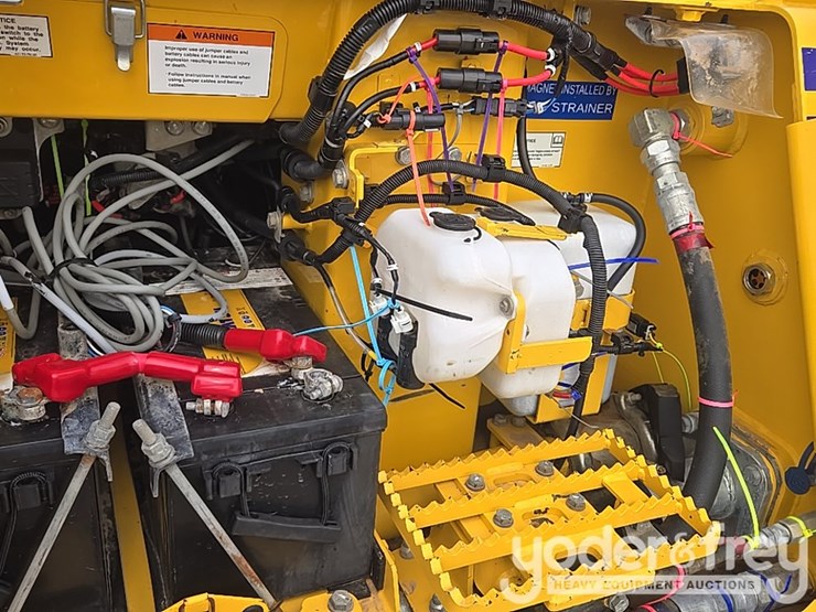 2022-komatsu-d61px-24-image-31