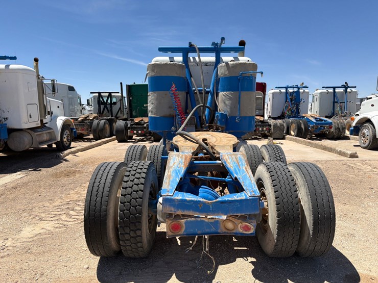 2009-peterbilt-365-image-6