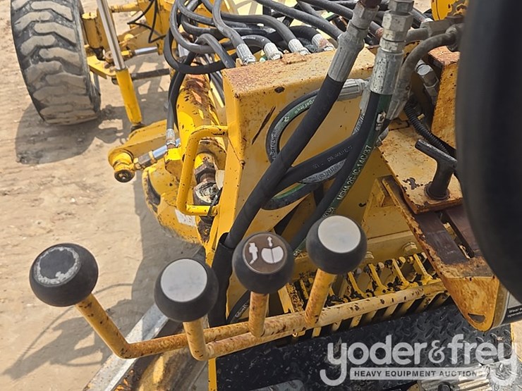 2000-champion-c80a-image-46