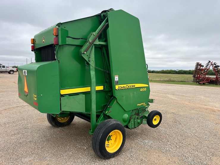 2010-john-deere-468-image-11