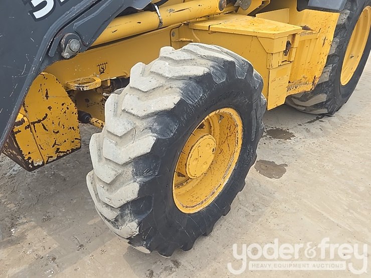 2010-deere-310sj-image-11