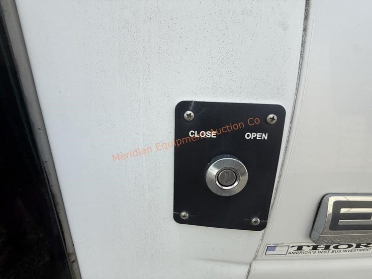 2010-ford-e450-image-34