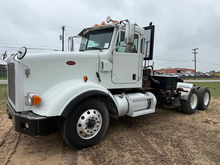 2016-peterbilt-367-image-1