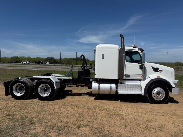 2018-peterbilt-567-image-4