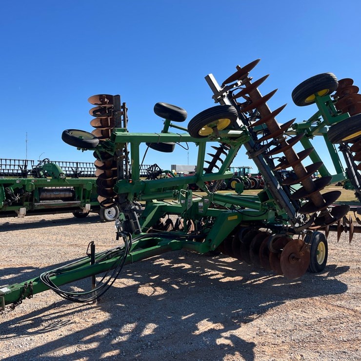 2004 JOHN DEERE 637