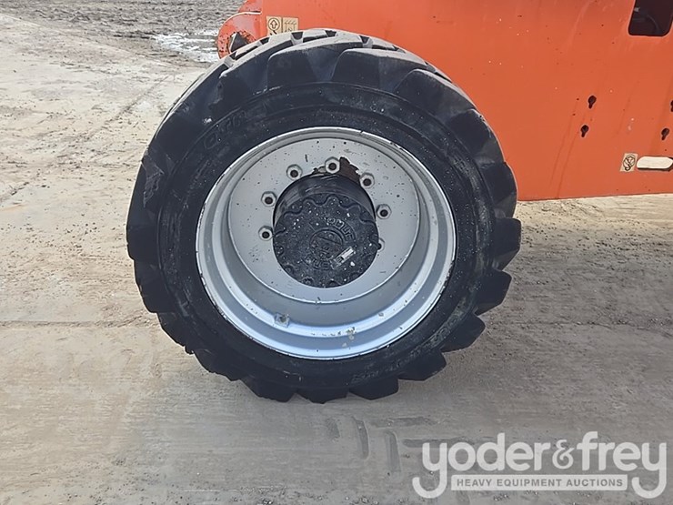 2016-jlg-800aj-image-11