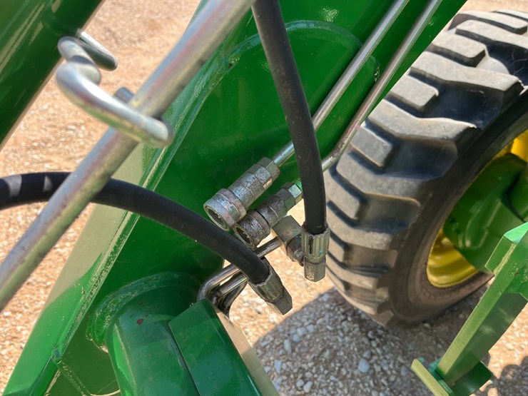 2021-john-deere-4052r-image-5