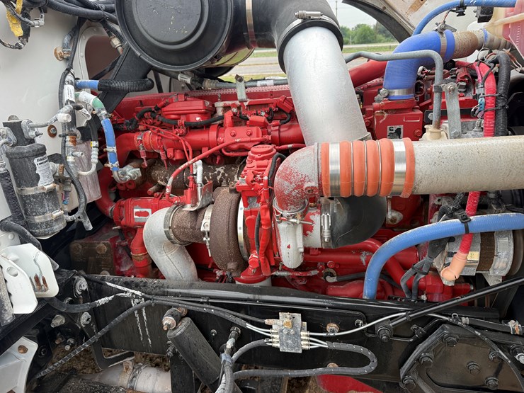 2016-peterbilt-367-image-10