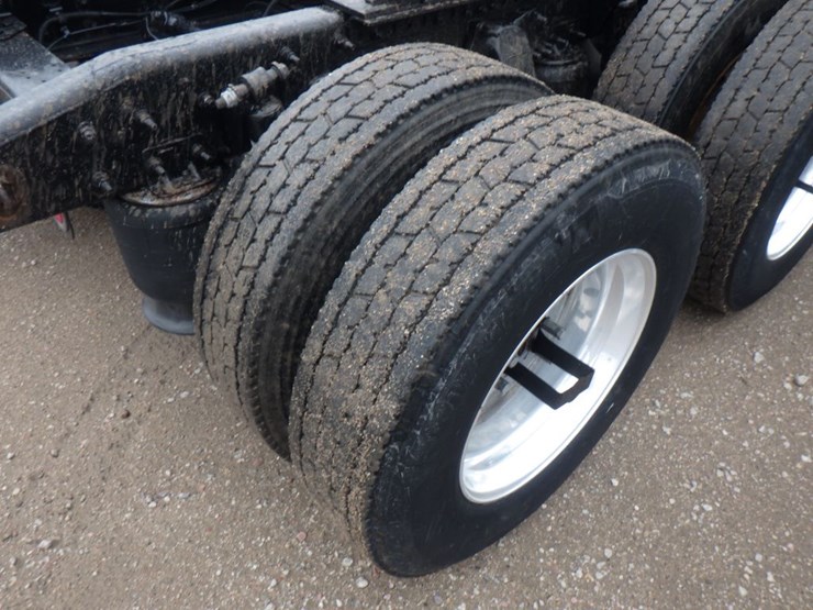 2017-freightliner-cascadia-125-image-9