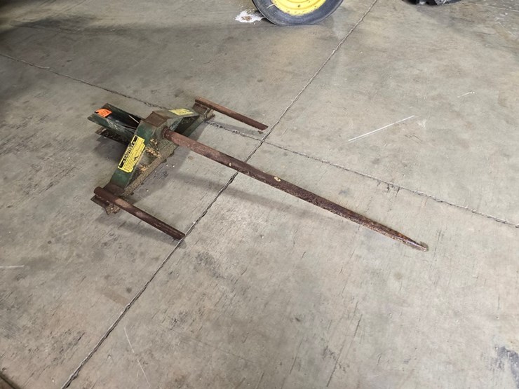 #1010-•-round-bale-bs300-bucket-spear-image-3