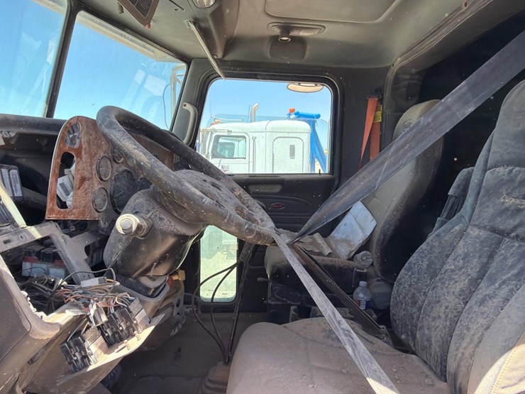 2009-peterbilt-365-image-9