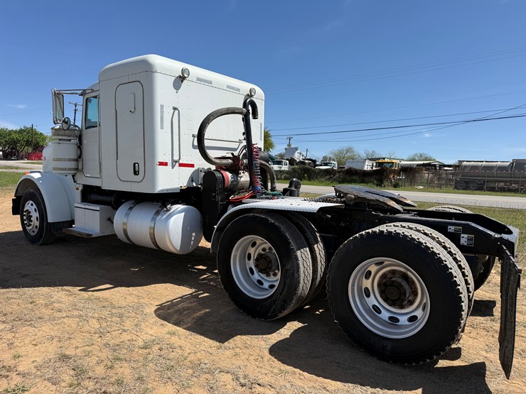 2013-peterbilt-367-image-8