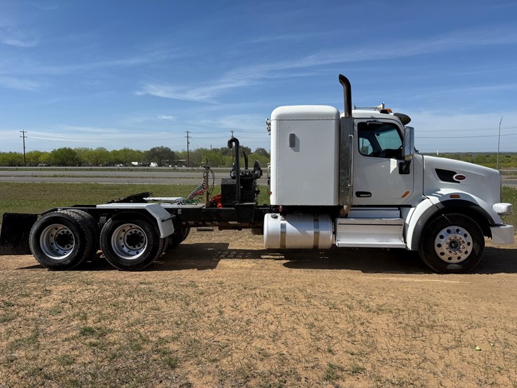 2018-peterbilt-567-image-4
