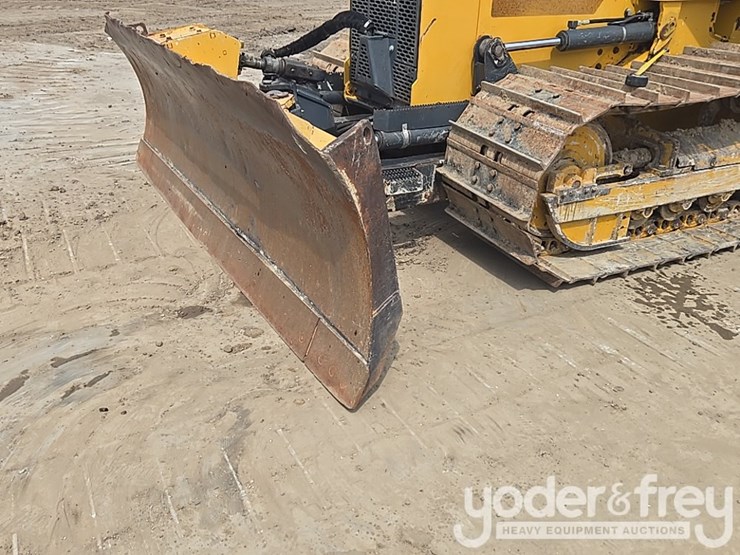 2019-deere-450k-lgp-image-18