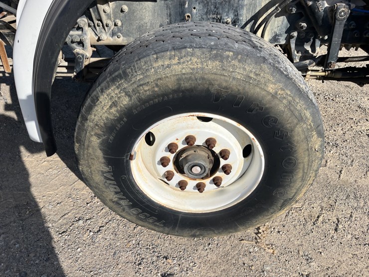 2005-sterling-l9500-image-2