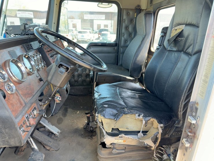 2000-kenworth-t800-image-25