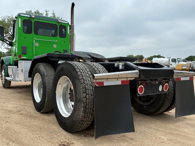 2019-peterbilt-567-image-6