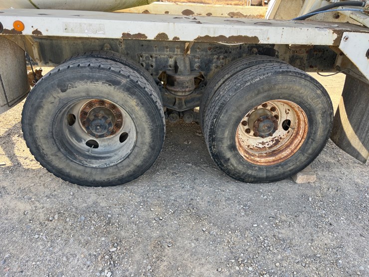 2005-sterling-l9500-image-13