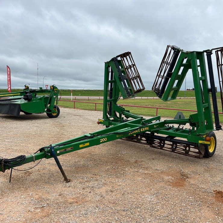 2008 JOHN DEERE 200