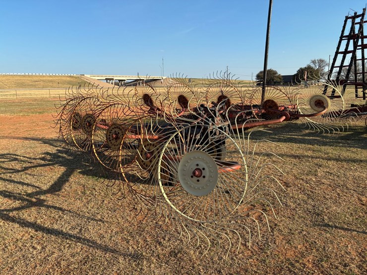 #t8430-•-8-wheel-rake-image-4