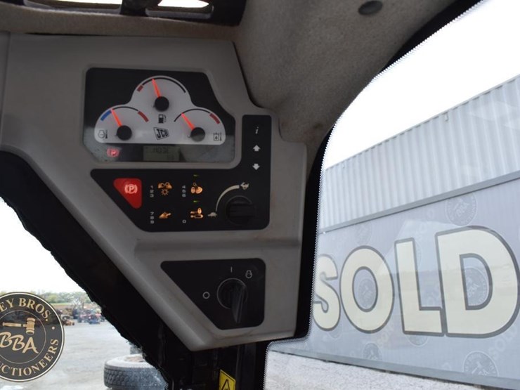 2020-jcb-3ts-8t-image-27