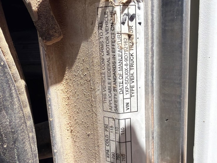 2009-peterbilt-365-image-12