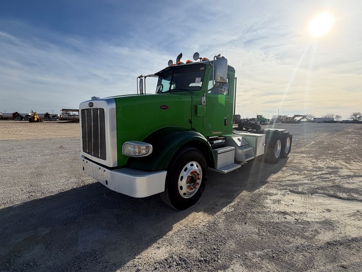 2020-peterbilt-367-image-1