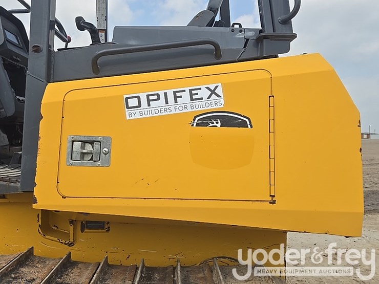 2019-deere-450k-lgp-image-26