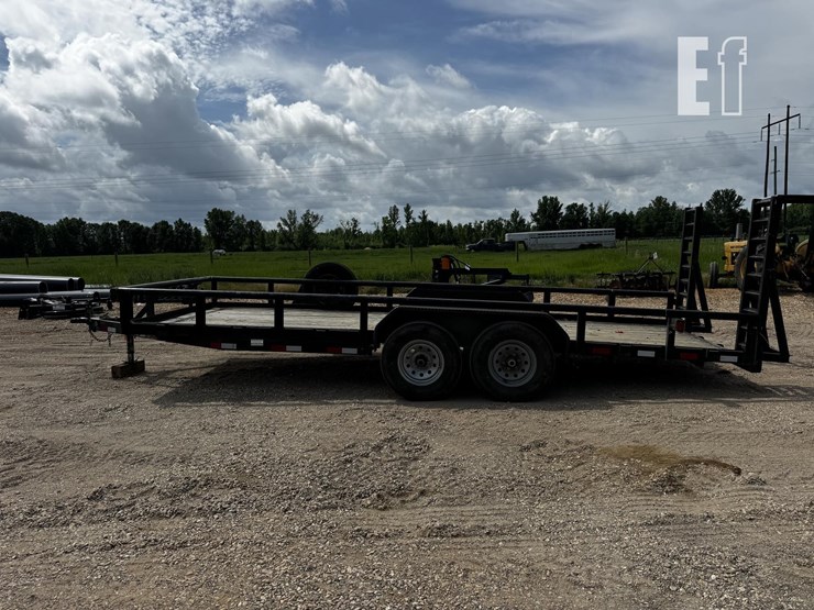 equipment-trailer-w/-ramps-image-5