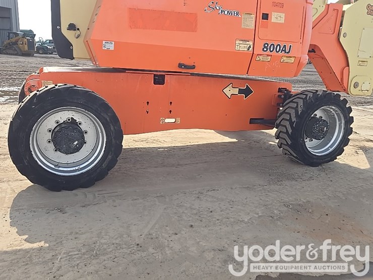 2016-jlg-800aj-image-9