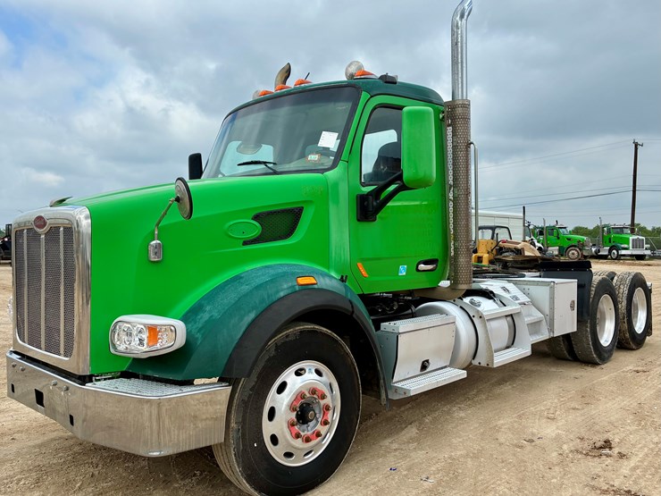 2014-peterbilt-567-image-1